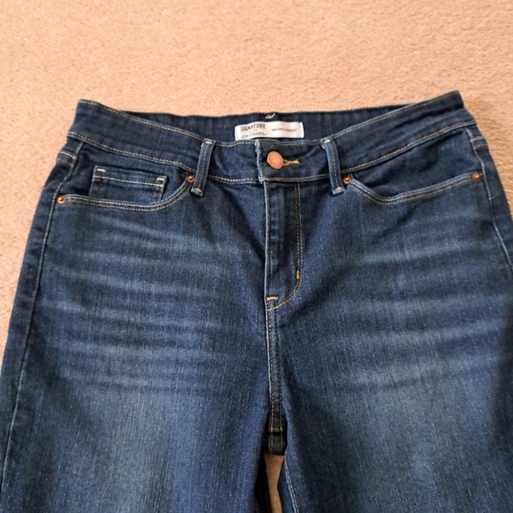 Levi's Signature Jeans Women's 29 Mid Rise  Straight Blue Denim Dark Wash - Picture 2 of 14